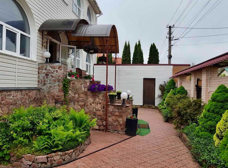 Дом 300кв. Бассейн с подогревом. Сауна, джакузи, бильярд.