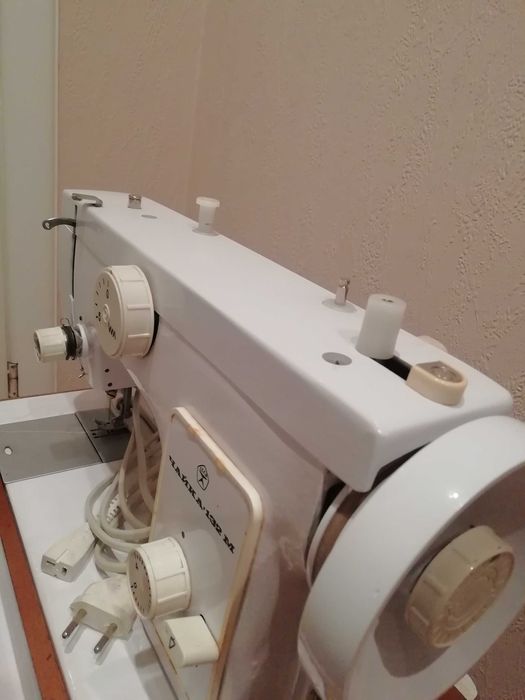 Швейная машинка  Чайка 132 М с электроприводом, идеальное состояние