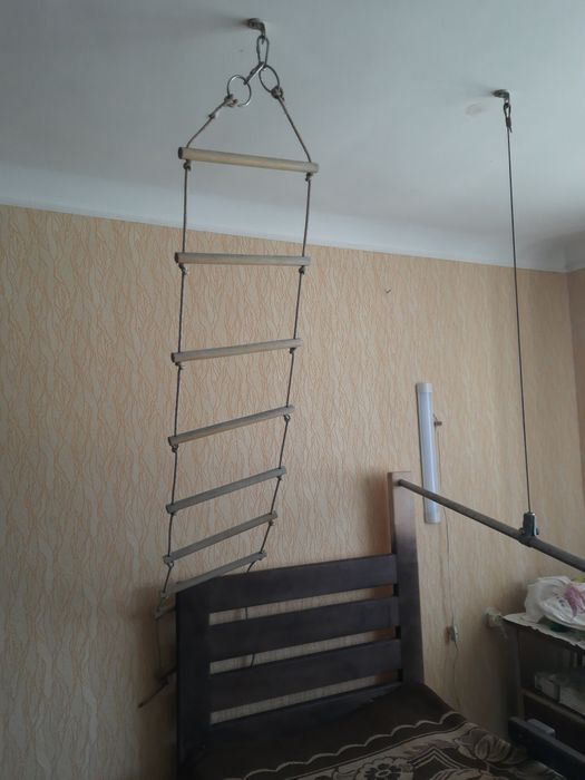 Ліжко для реабілітації хворих виготовлене з вільхи, не використовувало