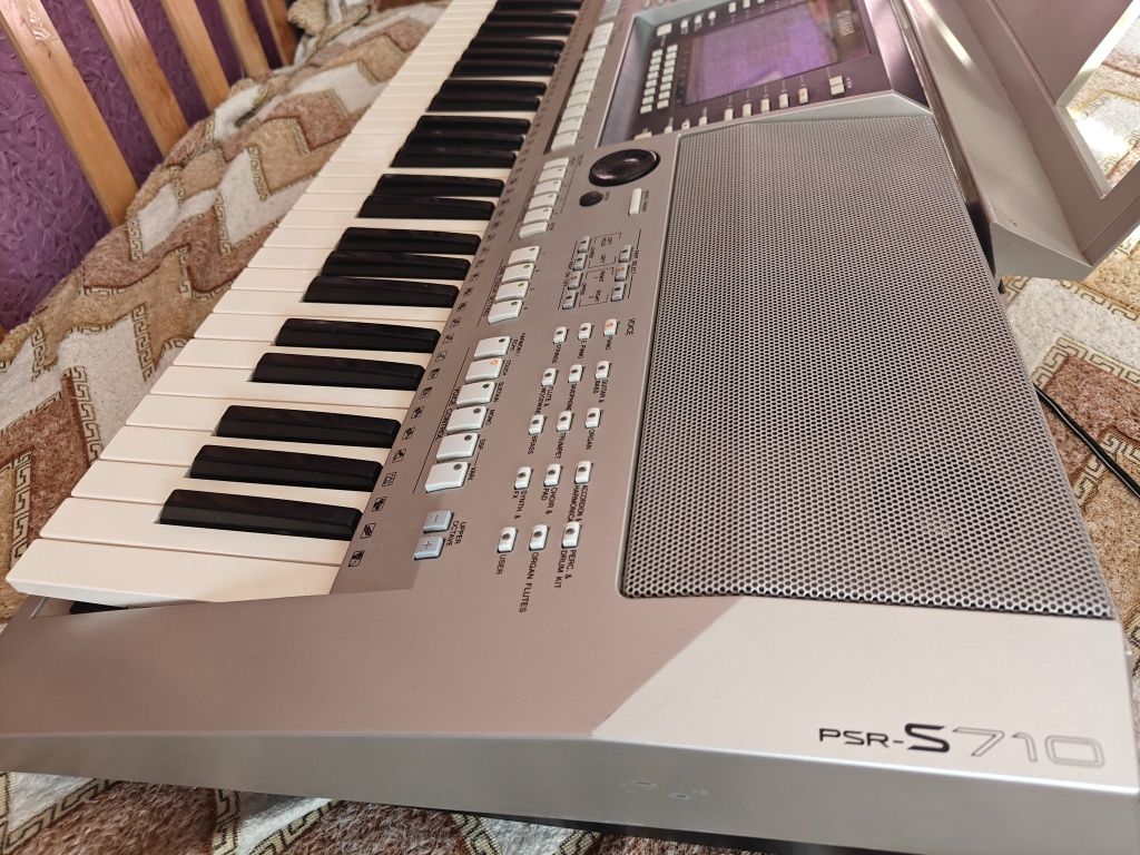 Синтезатор Yamaha PSR-S710
