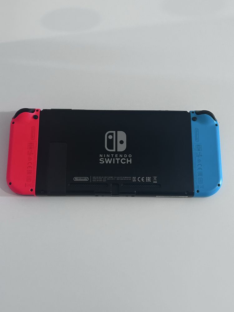 Nintendo Switch v2 + 2 gry - komplet, stan idealny