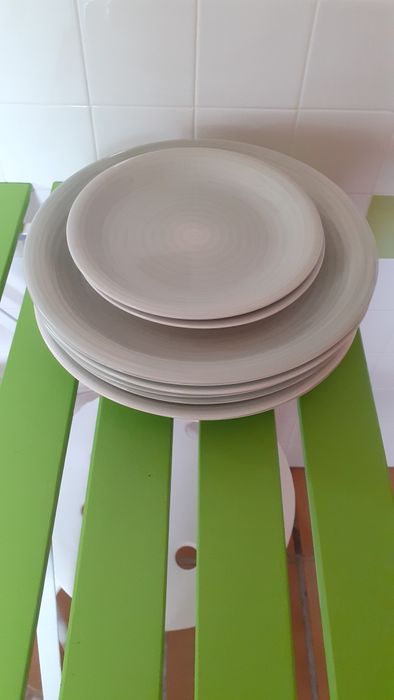 Conjunto de pratos