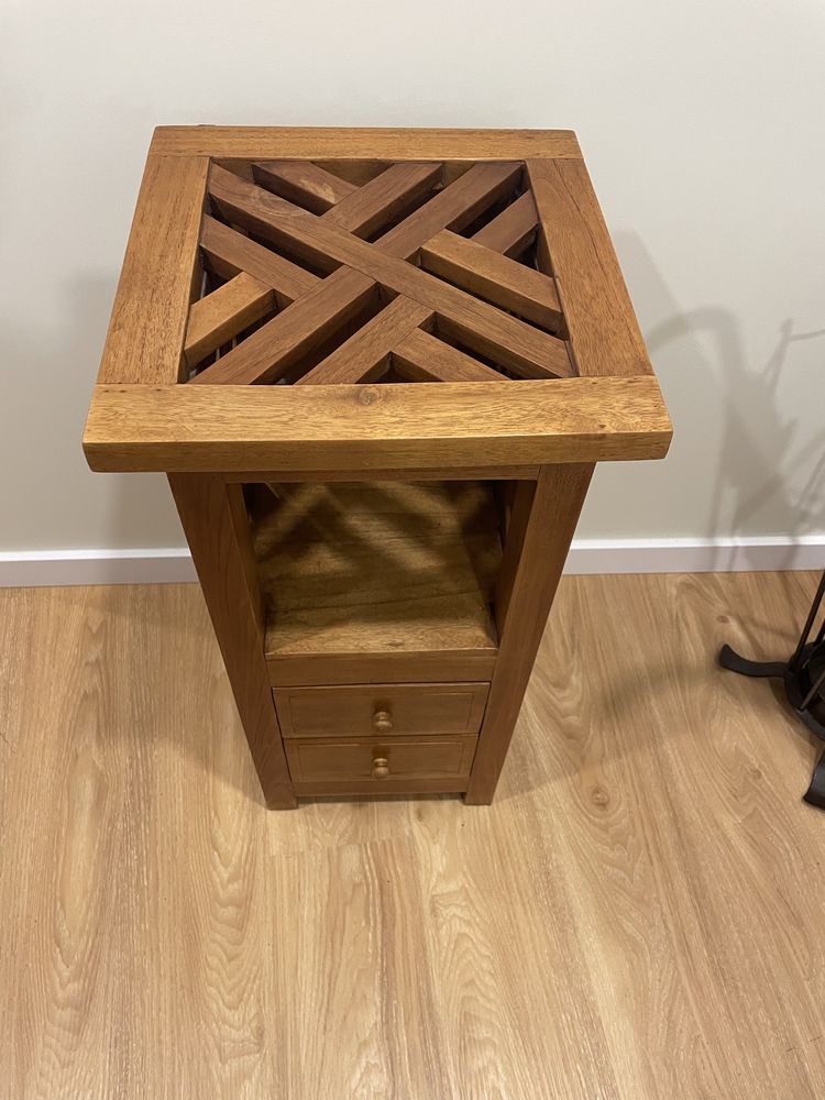 Mesa de entrada em madeira