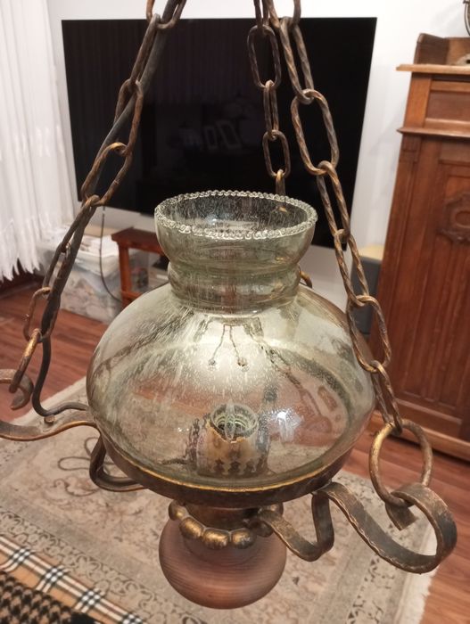 Żyrandol   Lampa  kuta  z kloszem