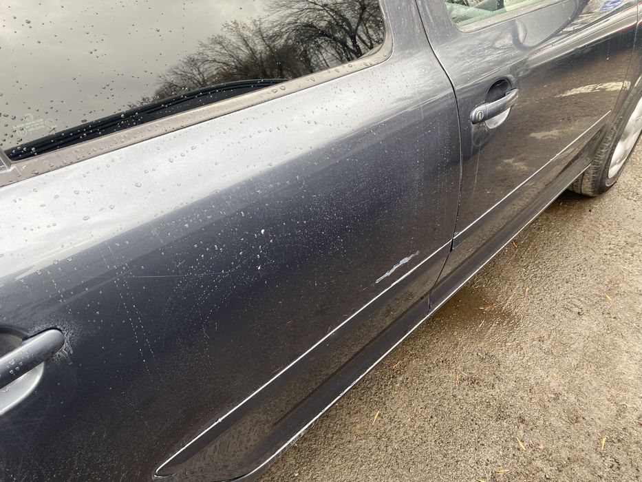 Skoda A5  1.8 TSI бензин MT