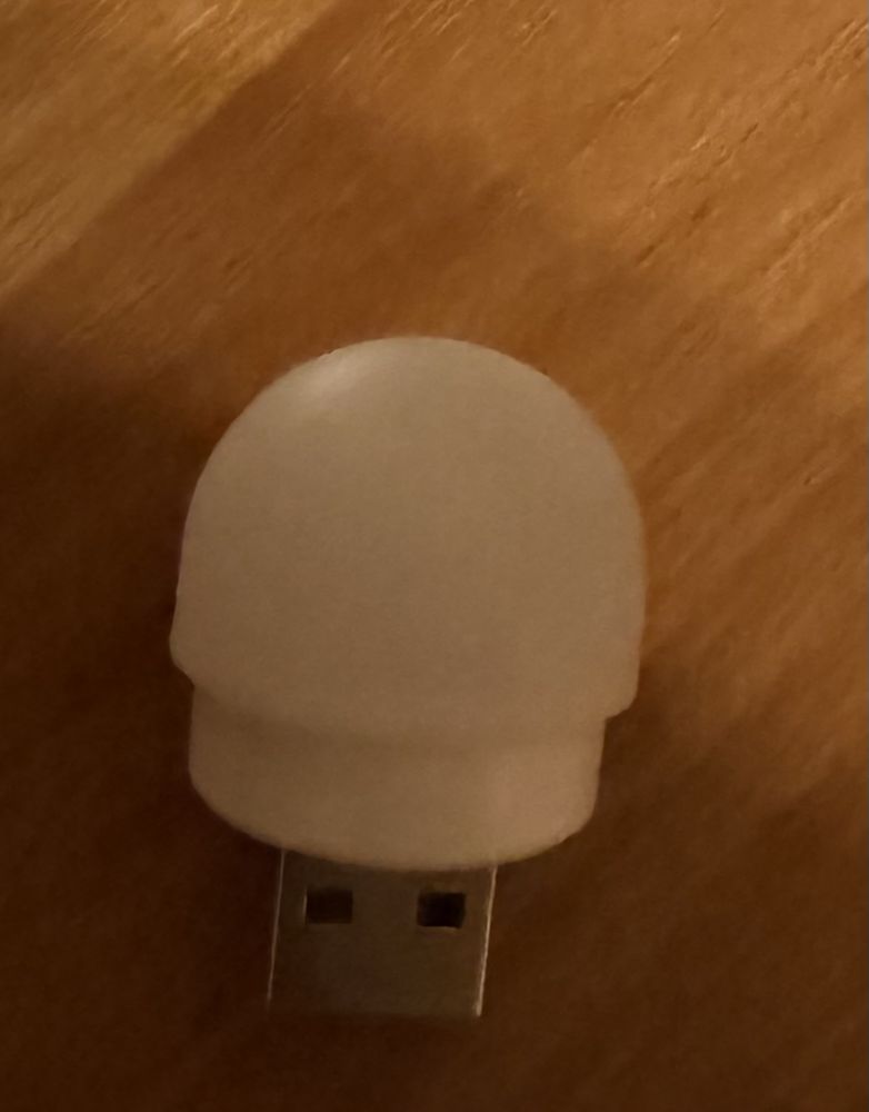 Przenośna lampka LED na USB