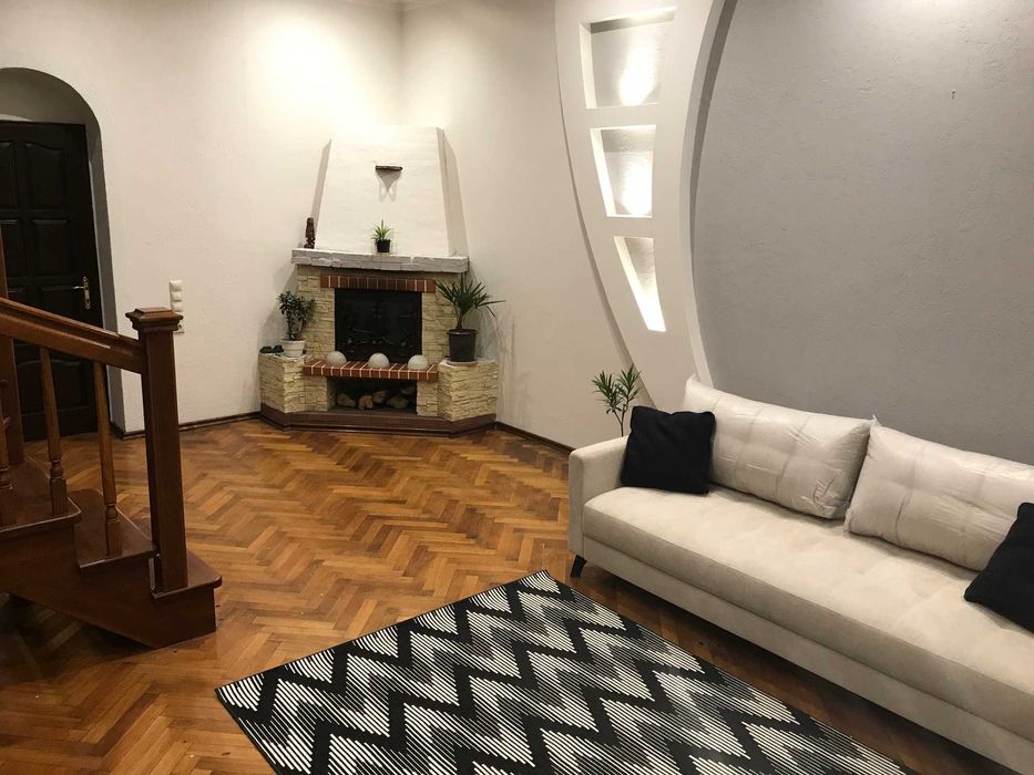 Пентхаус в серці історичної частини міста подобово (можливо помісячно)