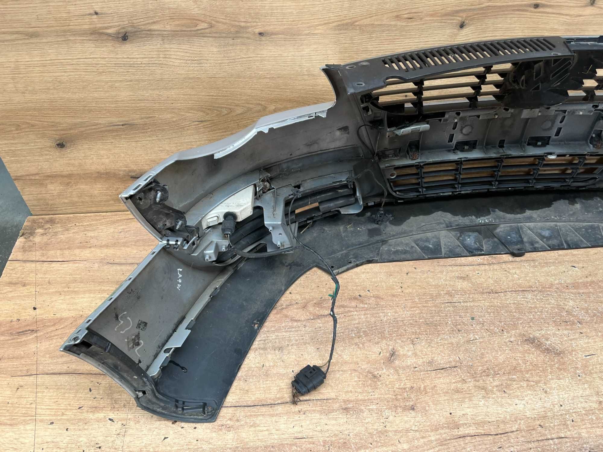 Zderzak przedni Passat B6 kolor la7w