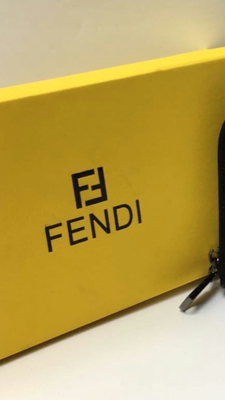 Продам фирменную коробку от кошелька фирмы Fendi