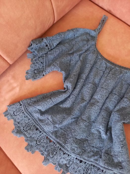 Bluzka z odkrytymi ramionami niebieska hiszpanka  M 38 szydełkowana