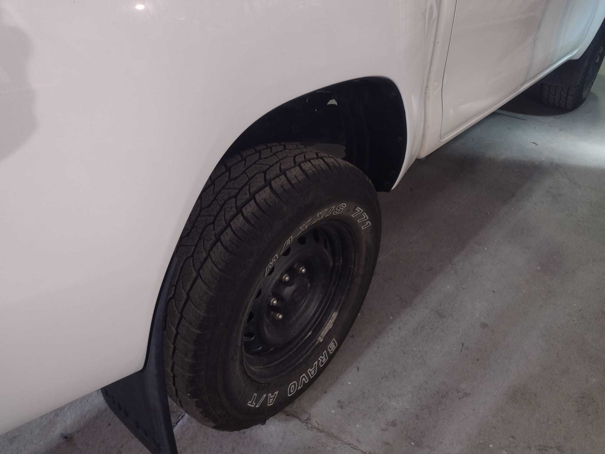 Toyota Hilux, 4x2, com 65 000 Km