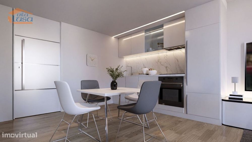 Armação de Pera T0 Novo com varanda e garagem