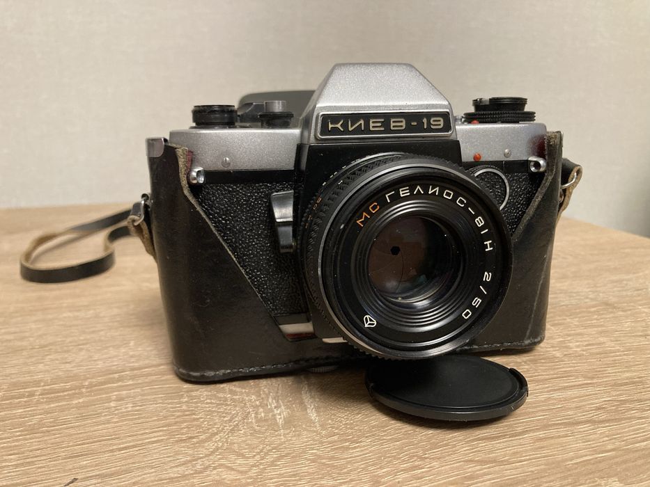 Продам рарітений фотоапарат Киев-19 і Смена 8