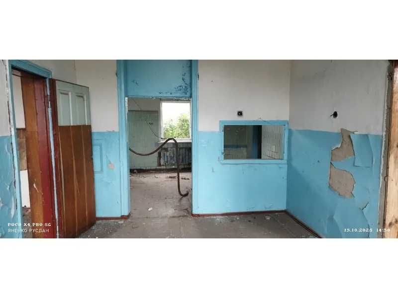 Адміністративна будівля, 977 кв. м, сел. Драбів, вул.Володимирська, 6