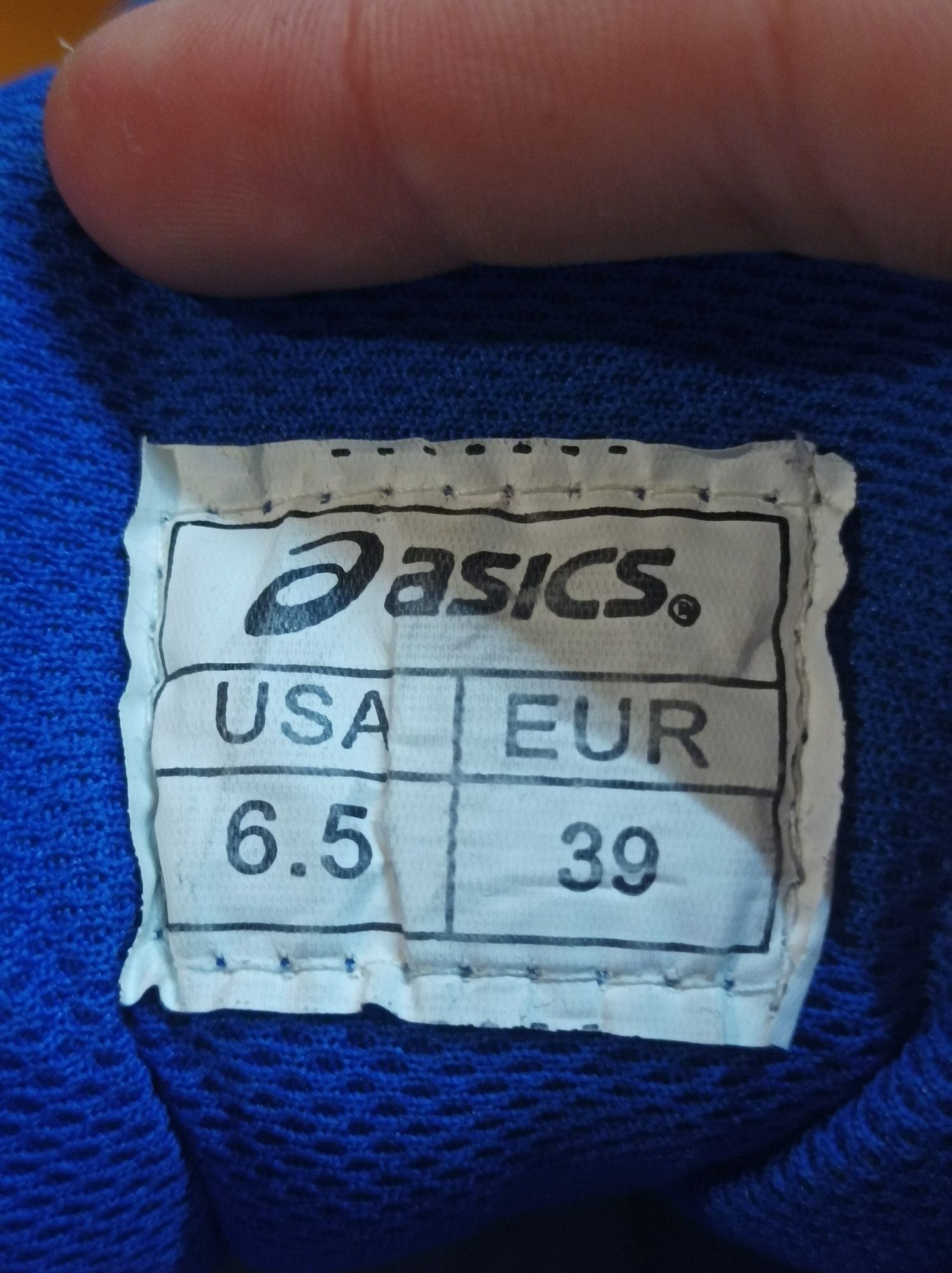 Продаються борцовки asics в дуже хорошому стані.