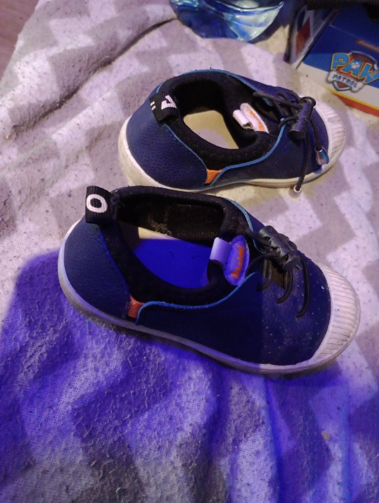 Buty chłopięce rozmiar 22
