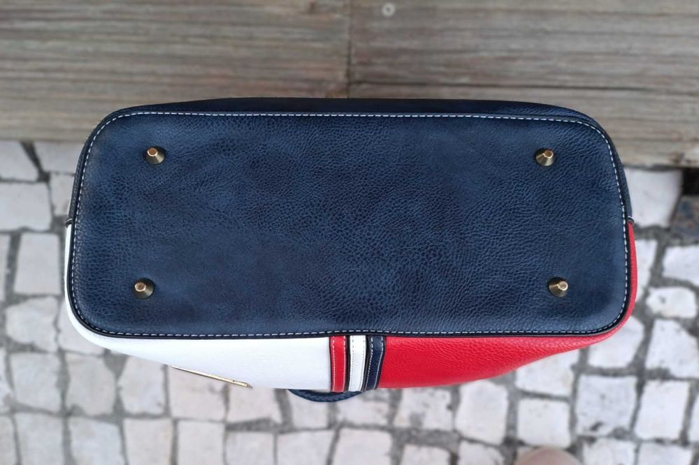 Mala de ombro – design tricolor clássico e elegante