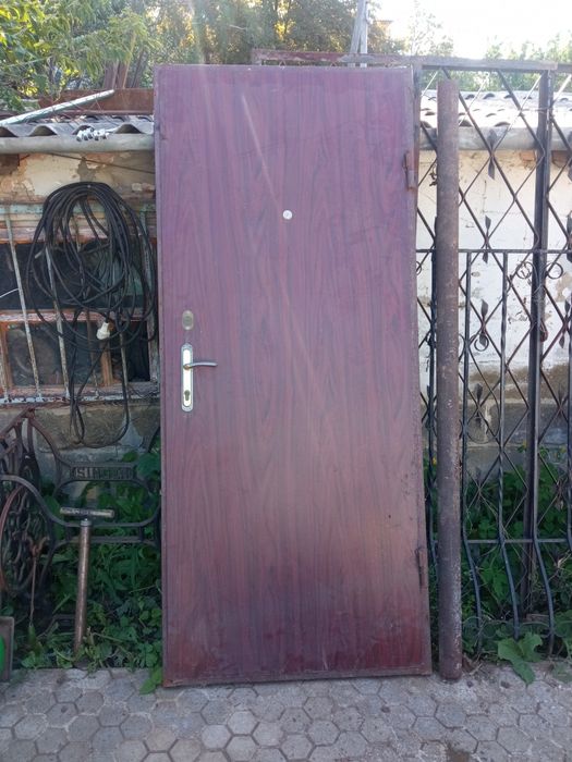 Дверь металлическая для дома