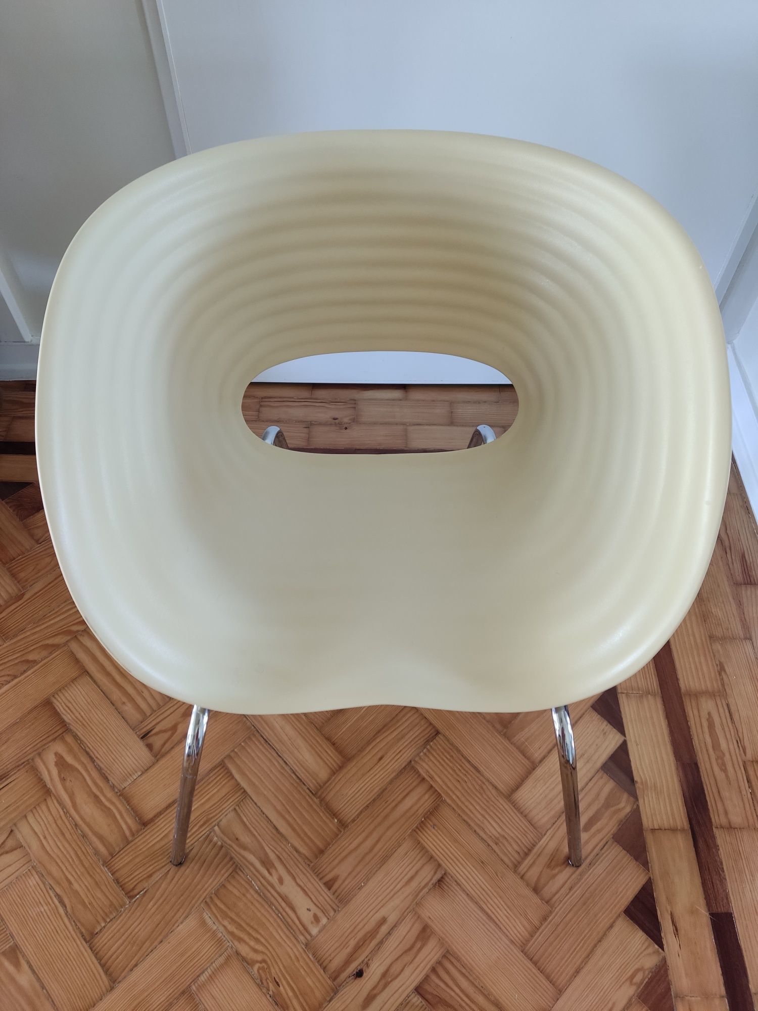 Cadeira design branca/creme