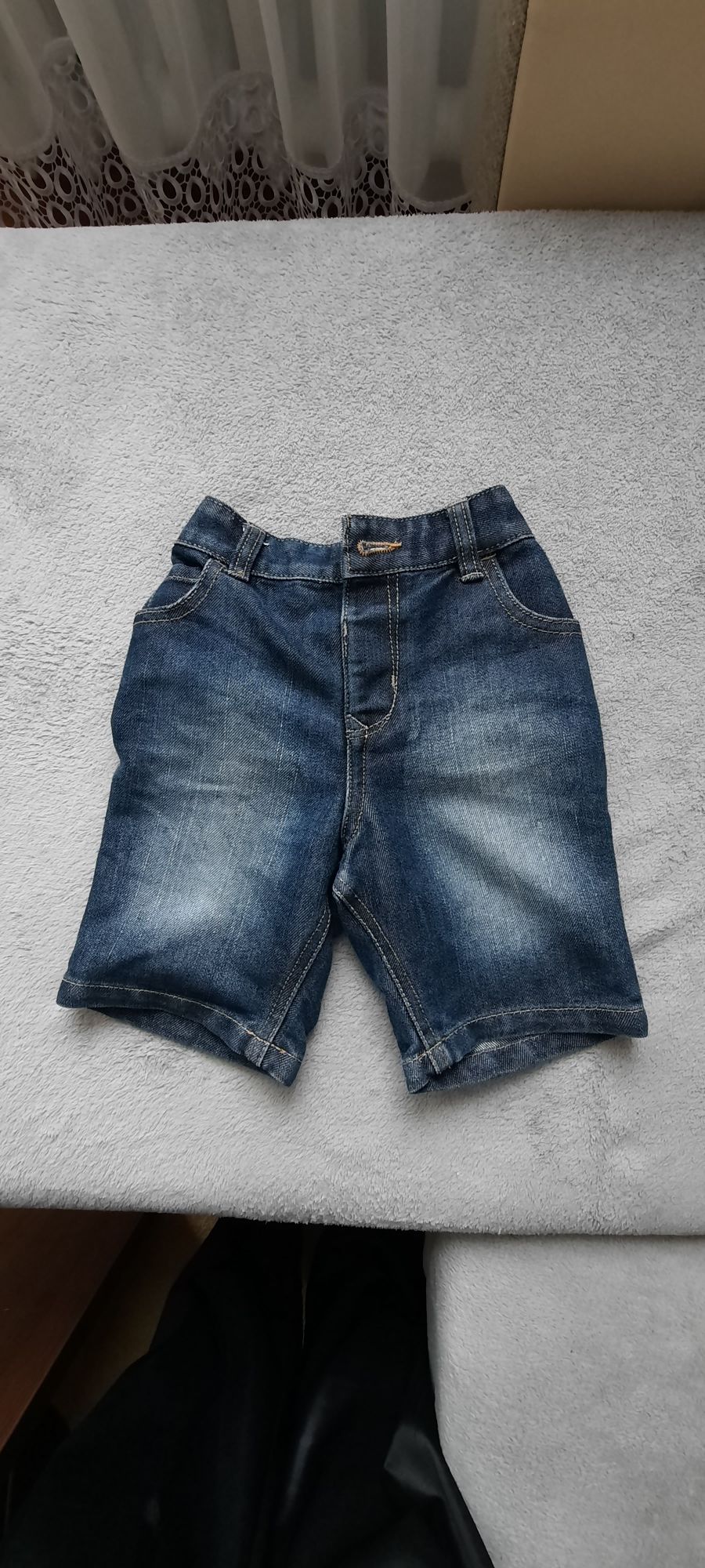 Krótkie spodnie jeansowe chłopięce