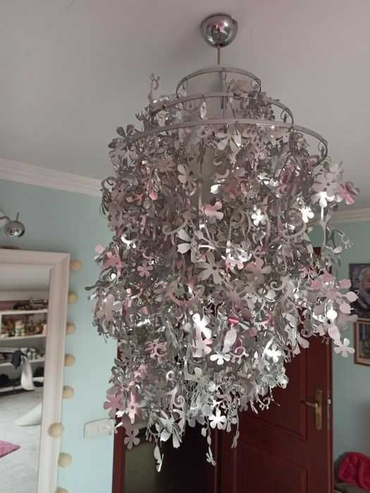 żyrandol lampa sufitowa srebrna duża zwisająca nowoczesna efektowna