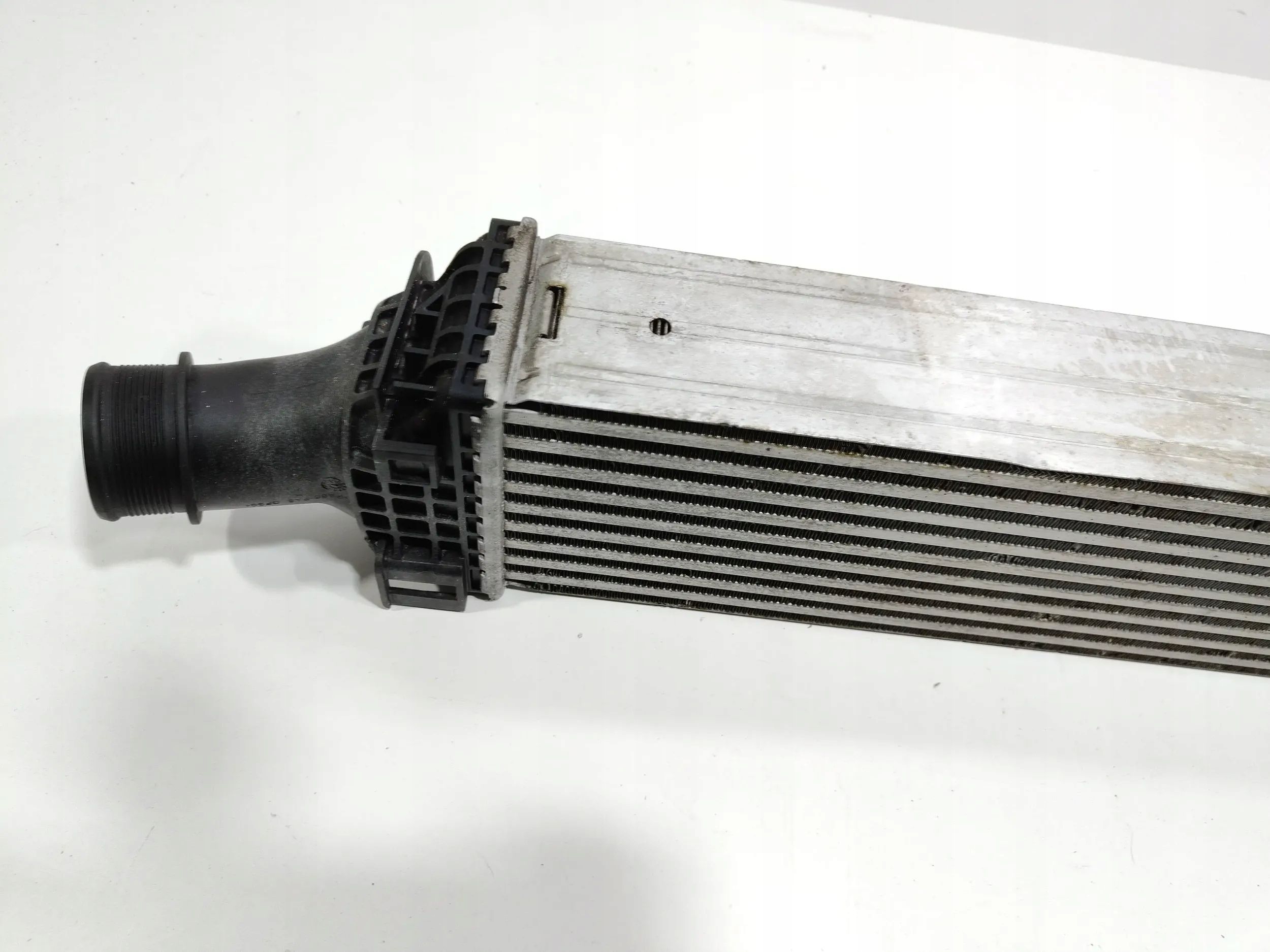 Audi A4 B9 intercooler chłodnica oryginał cała