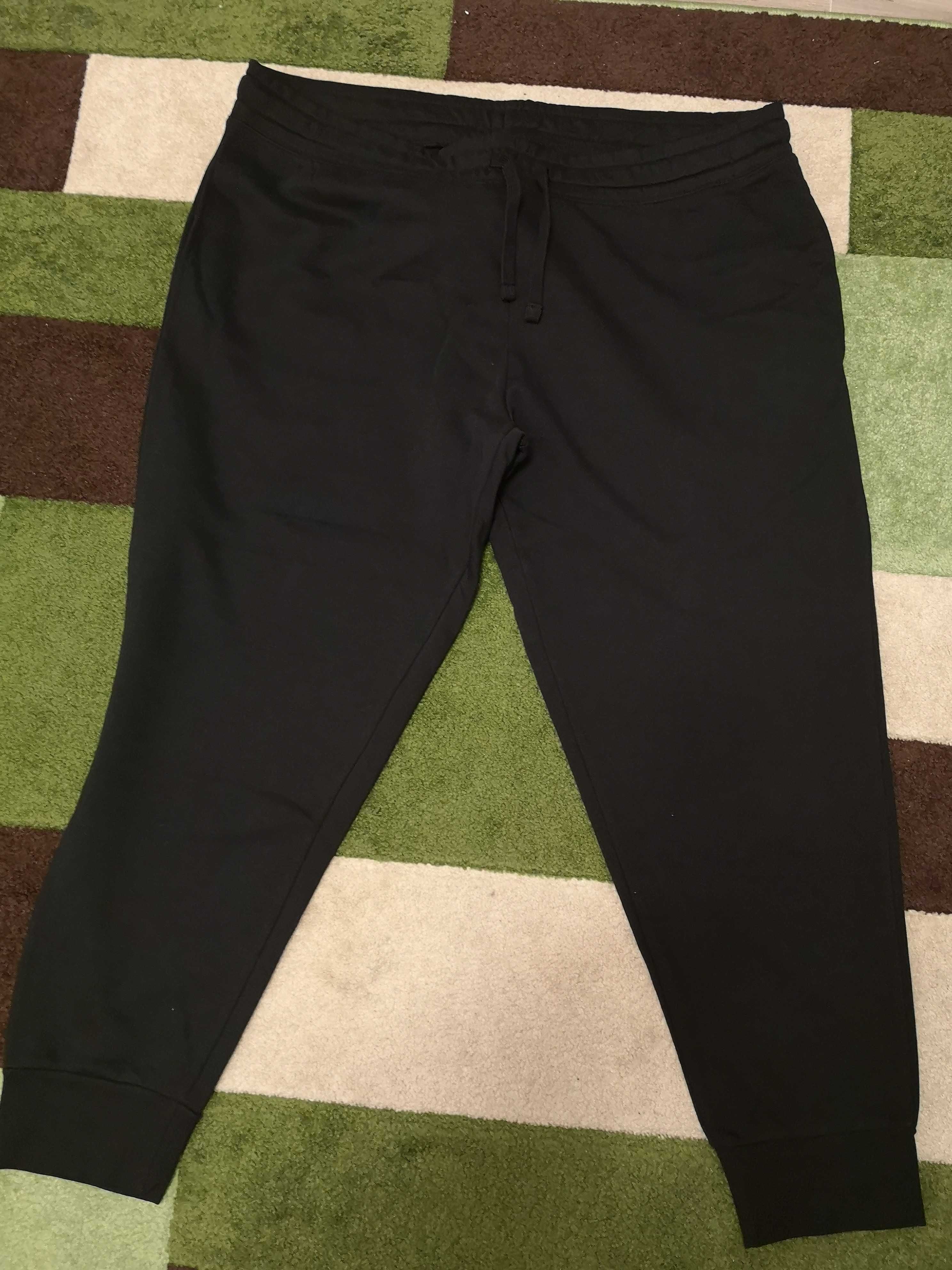 Nowe spodnie dresowe XXL roz 54 marki C&A