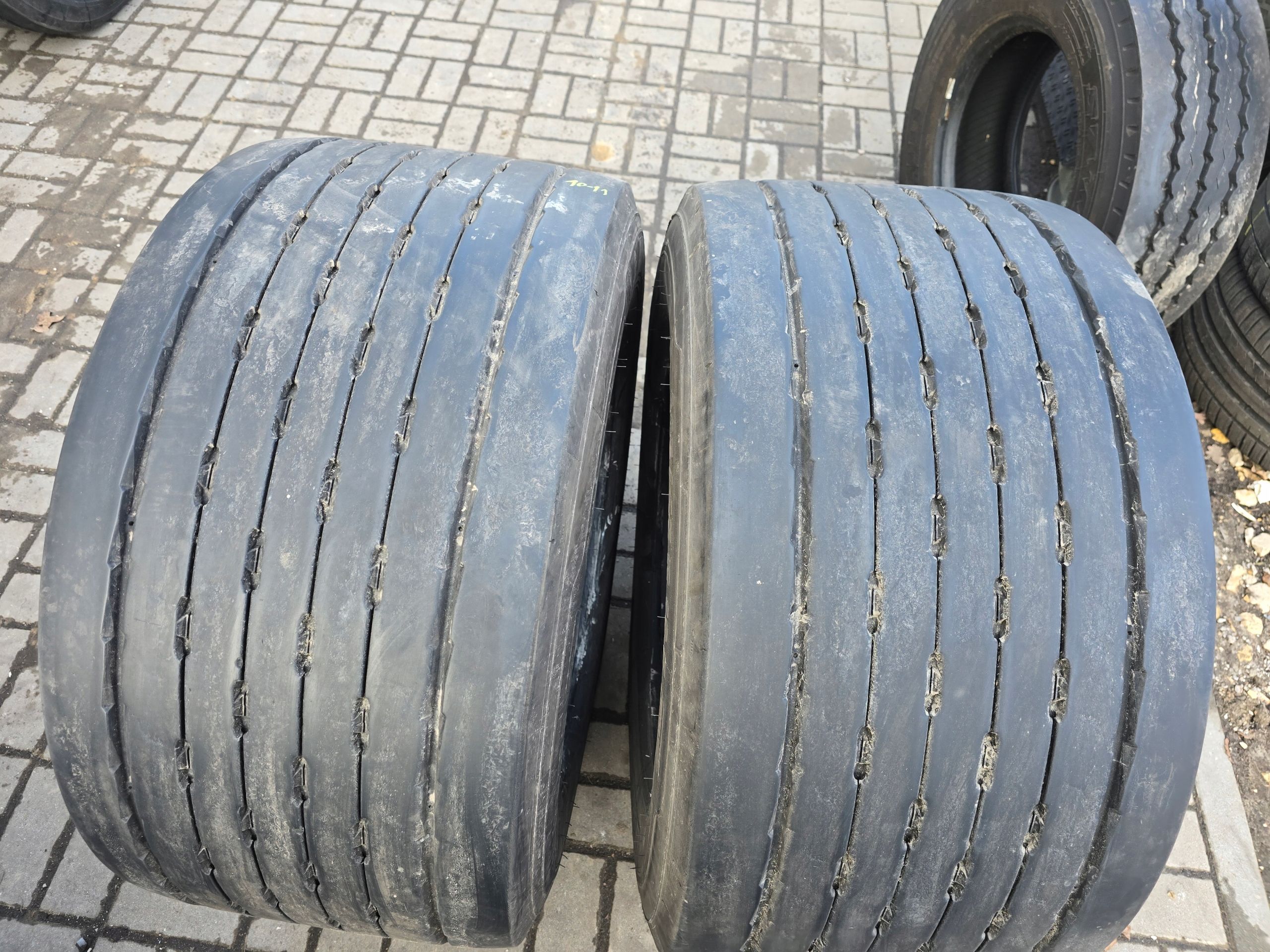 Michelin X Multi HL 445/45R19,5 164J 11mm 23r 2X