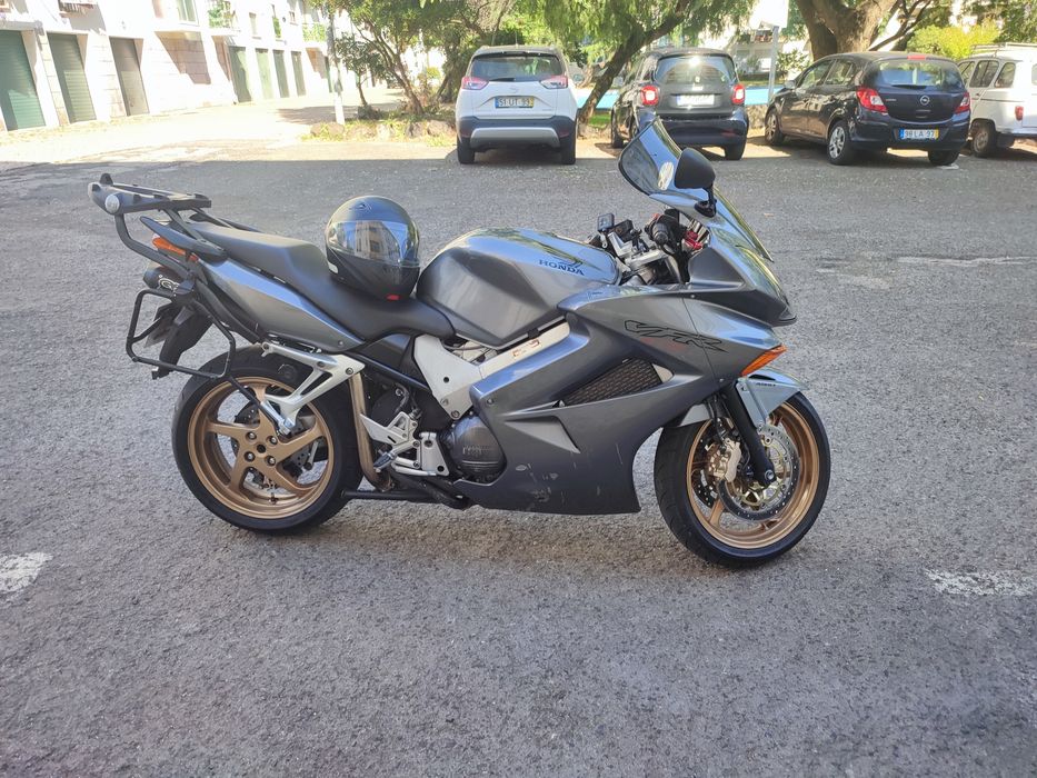 Honda VFR 800 cinz