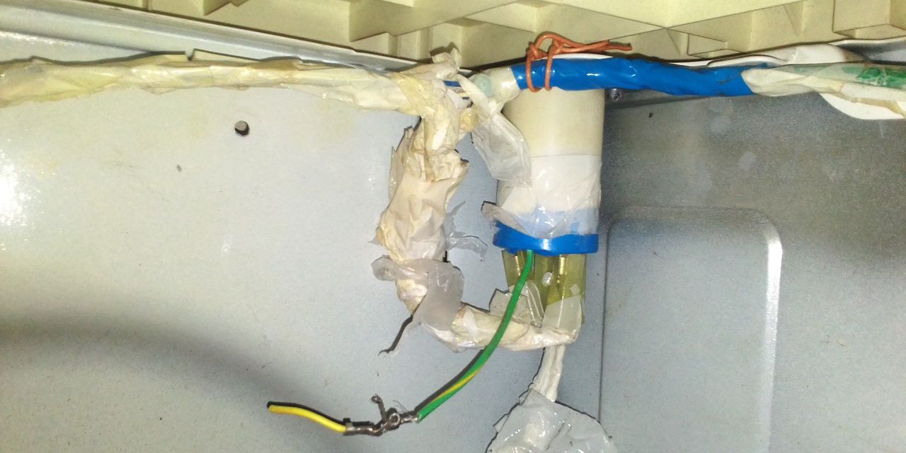 Запчасти на стиралку.Whirlpool AWT2284-800