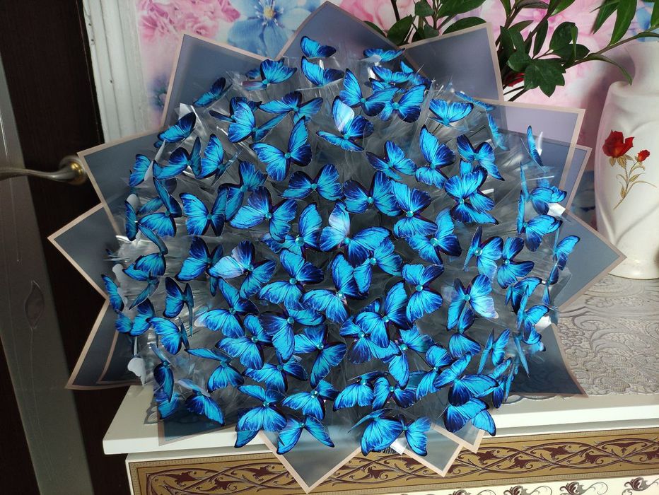 Букет з метеликів гарний подарунок на День Валентина та 8 березня