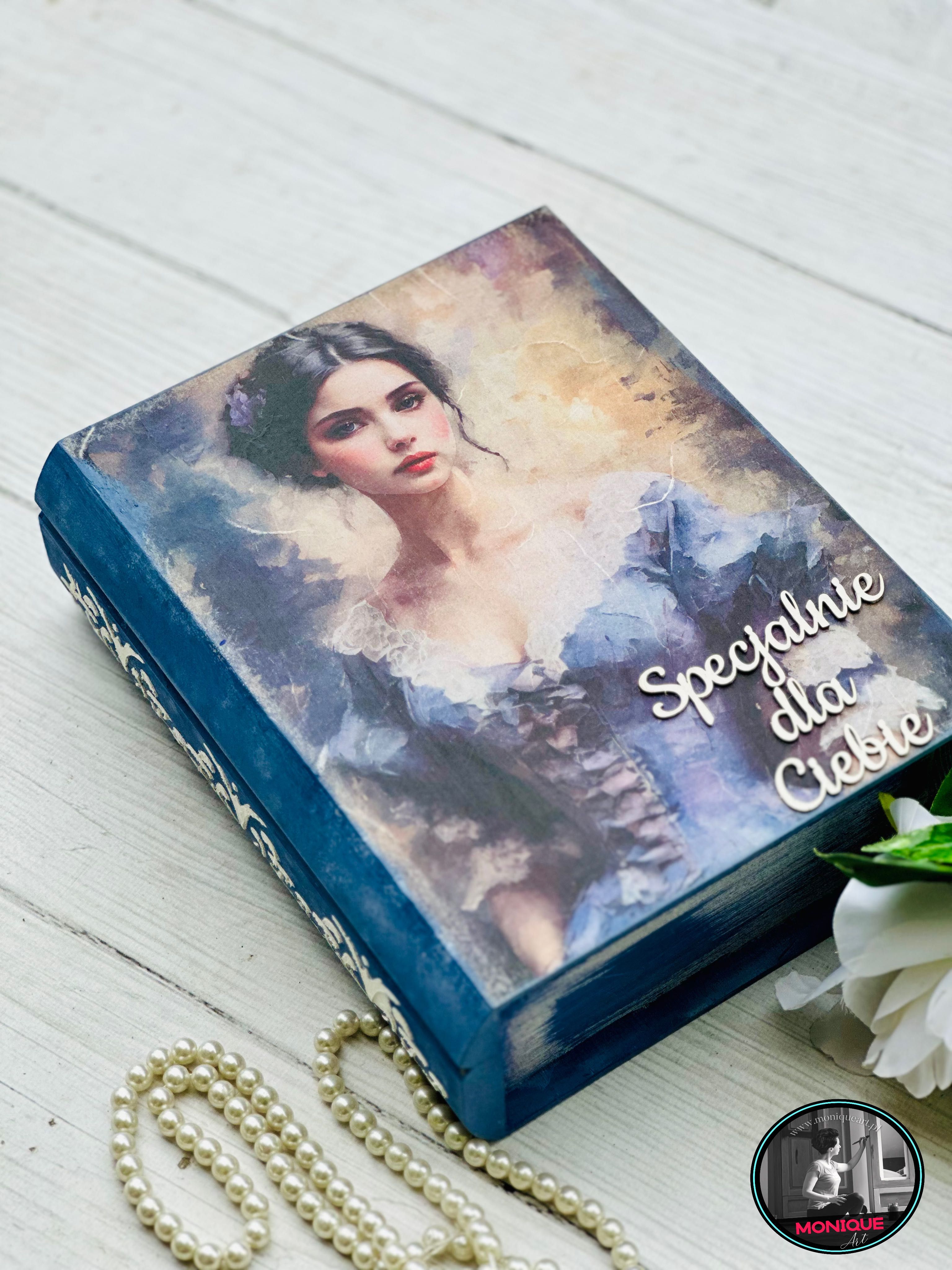 Romantyczny kufer w kształcie książki, motyw kobiety,prezent