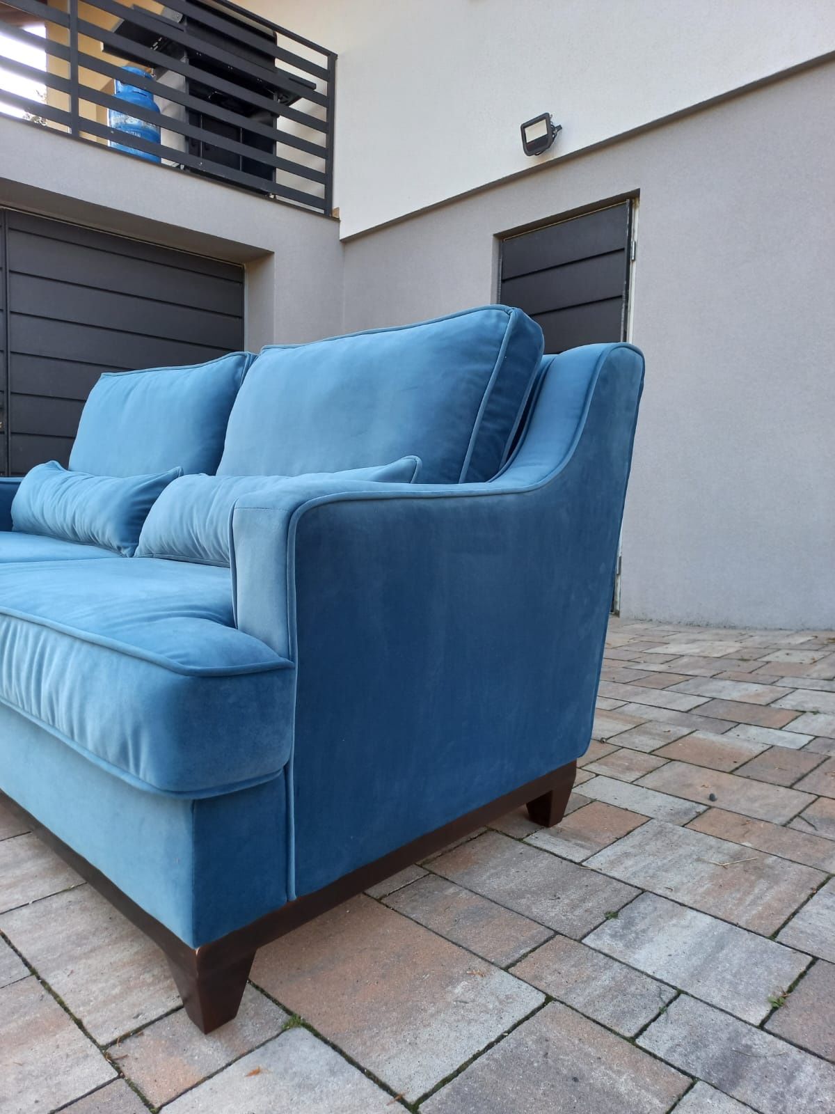 Sofa na stelażu Pluszowa