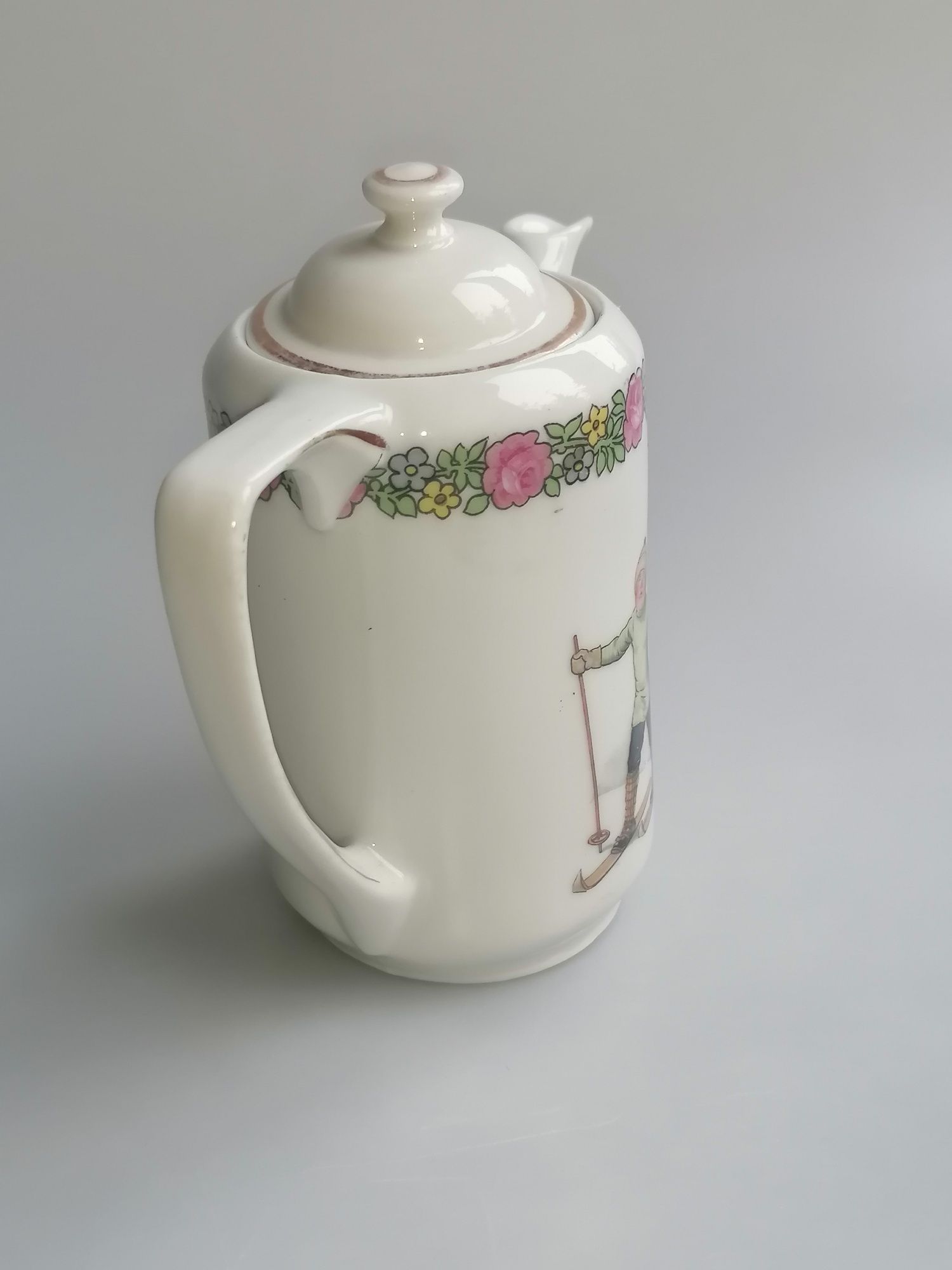 Stary dzbaneczek porcelanowy