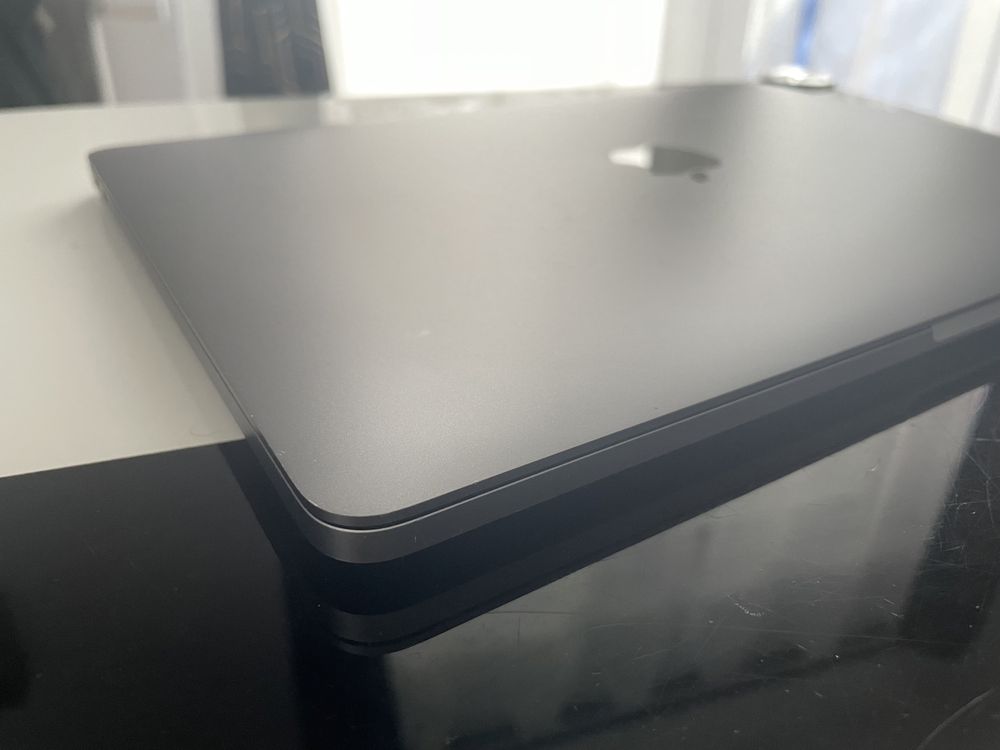 Macbook 13'3 Pro i5 256 8 GB SSD Space Grey Model A1708