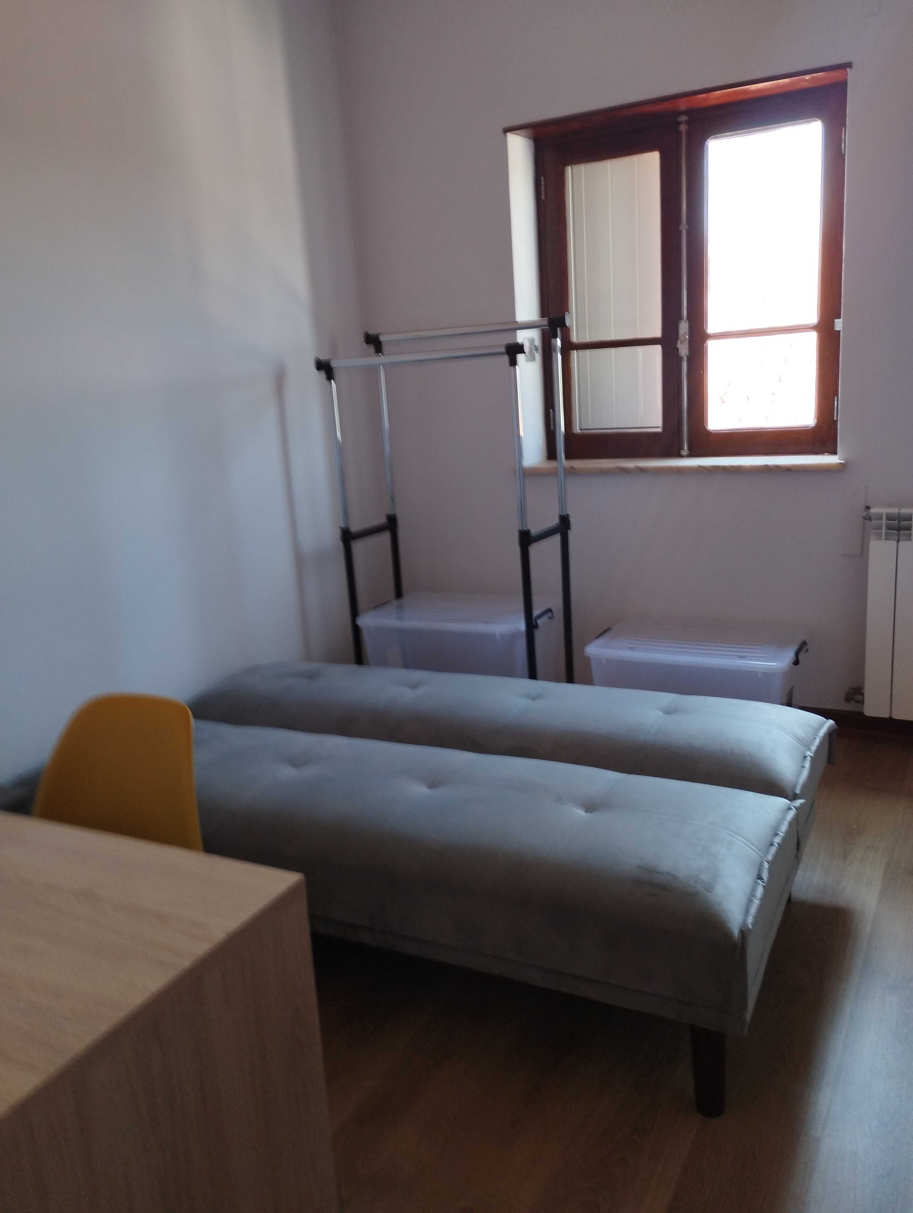 Moradia Stª Comba Dão, 4 quartos, sala. Mobilada. CONSUMOS INCLUÍDOS.