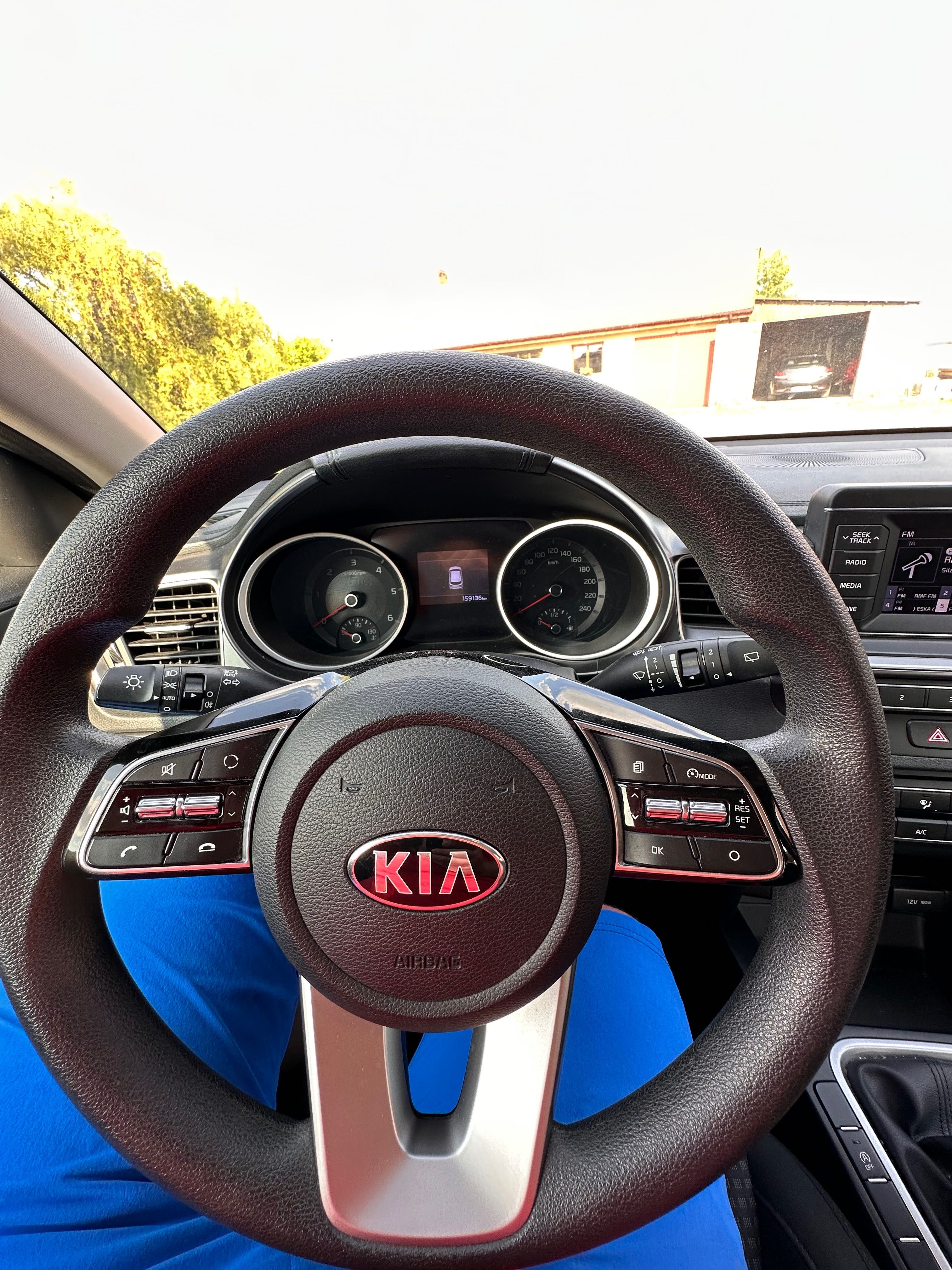 KIA CEED III HATCHBACK 1.6 CRDI 115 PS 2018r polski salon z książką