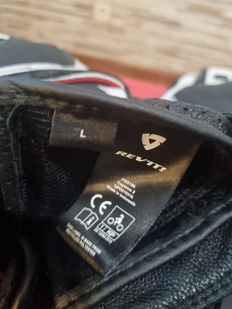 Luvas Mota Revit