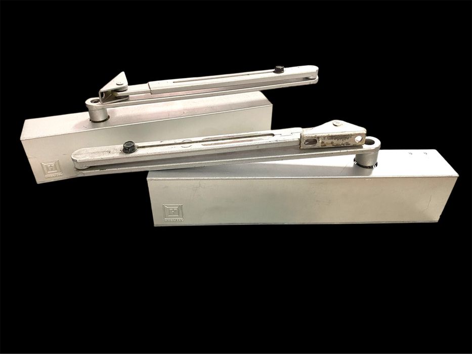 Samozamykacz Hormann z ramieniem szyną prowadzącą lewyprawy drzwi bram