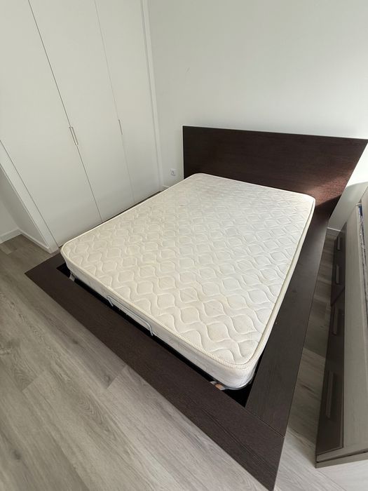 Vendo Cama de Casal IKEA c/colchão e baú