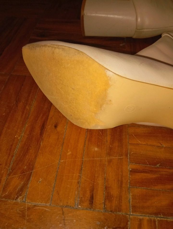 Botas beges de tacão