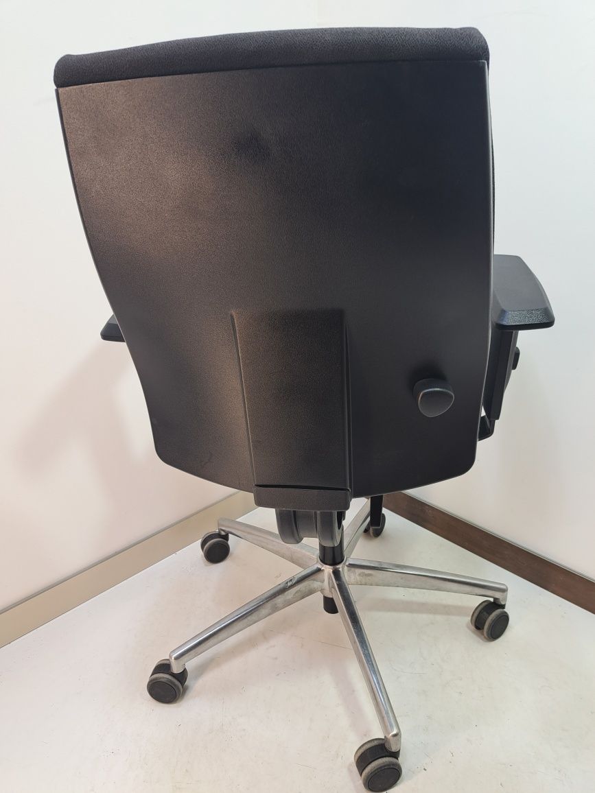Krzesło biurowe obrotowe INTERSTUHL 152