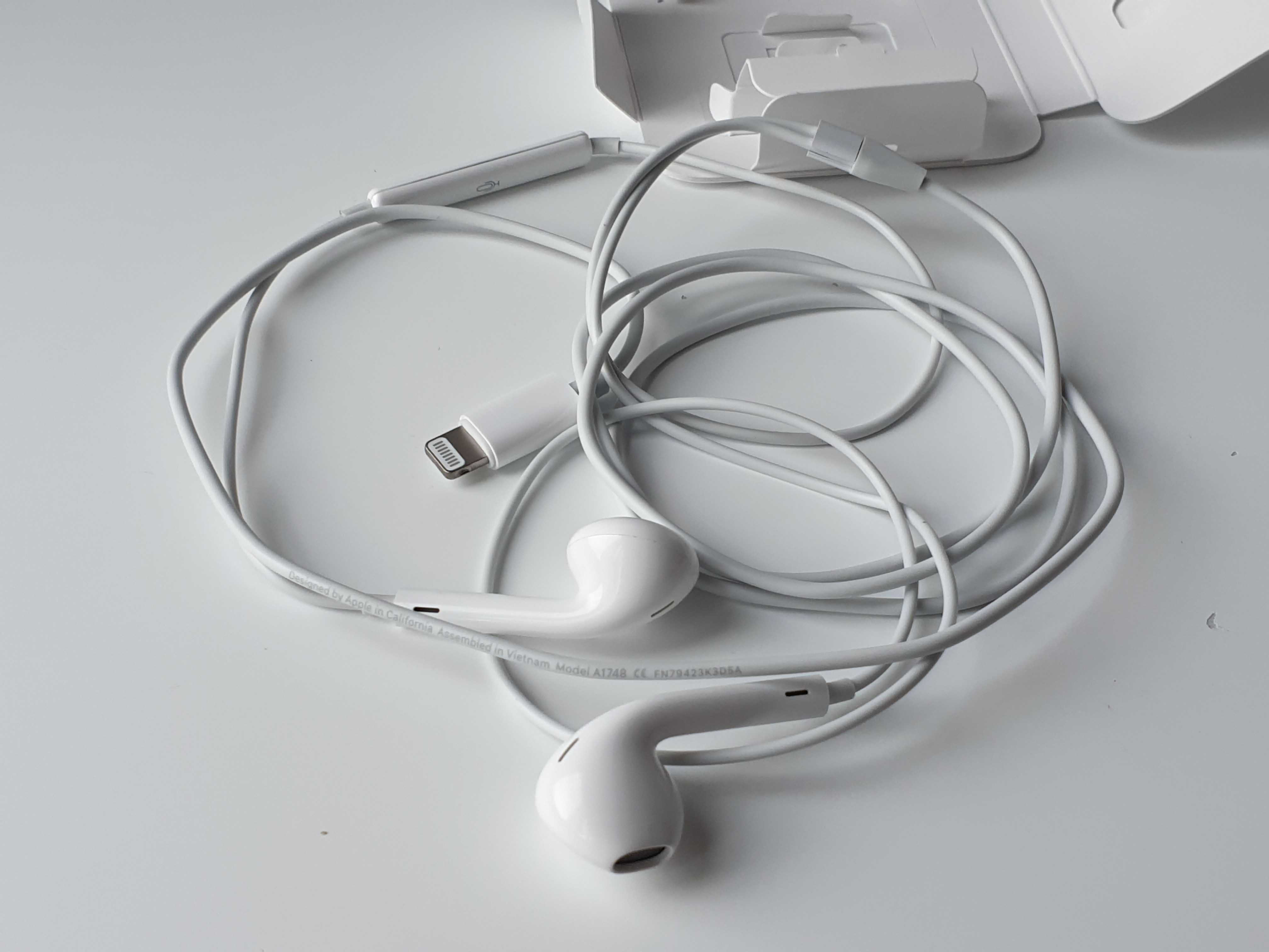Навушники Apple iPhone EarPods  Mic Lightning A1748