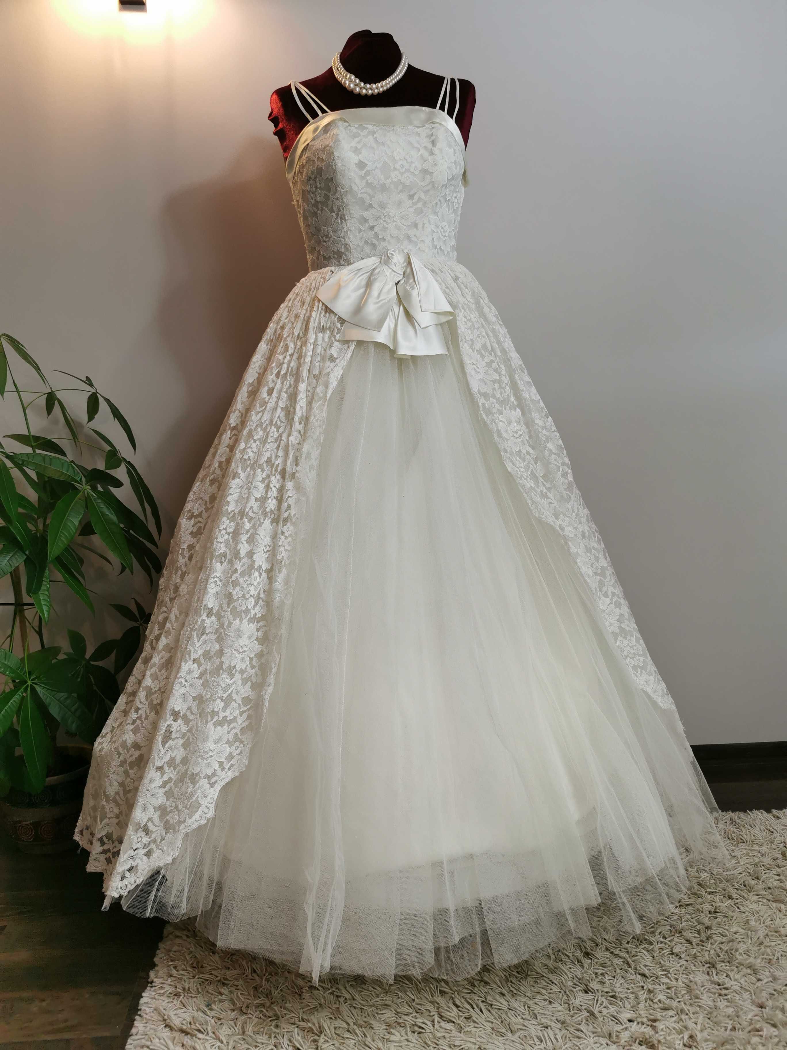 Suknia ślubna księżniczki z lat 50 koronkowa, tiulowa