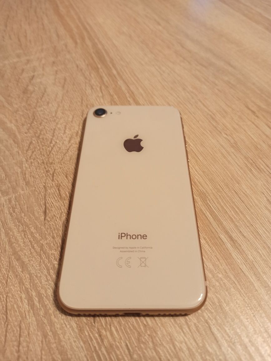 iPhone 8 złoty 64GB