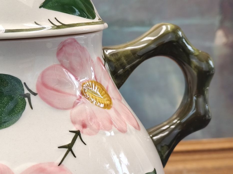 Dzbanek z podgrzewaczem Villeroy & Boch. Wild Rose.