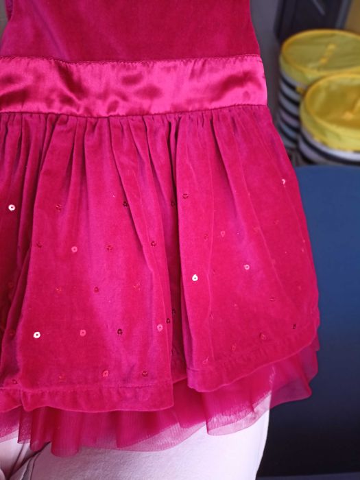 Elegancka czerwona sukienka 74