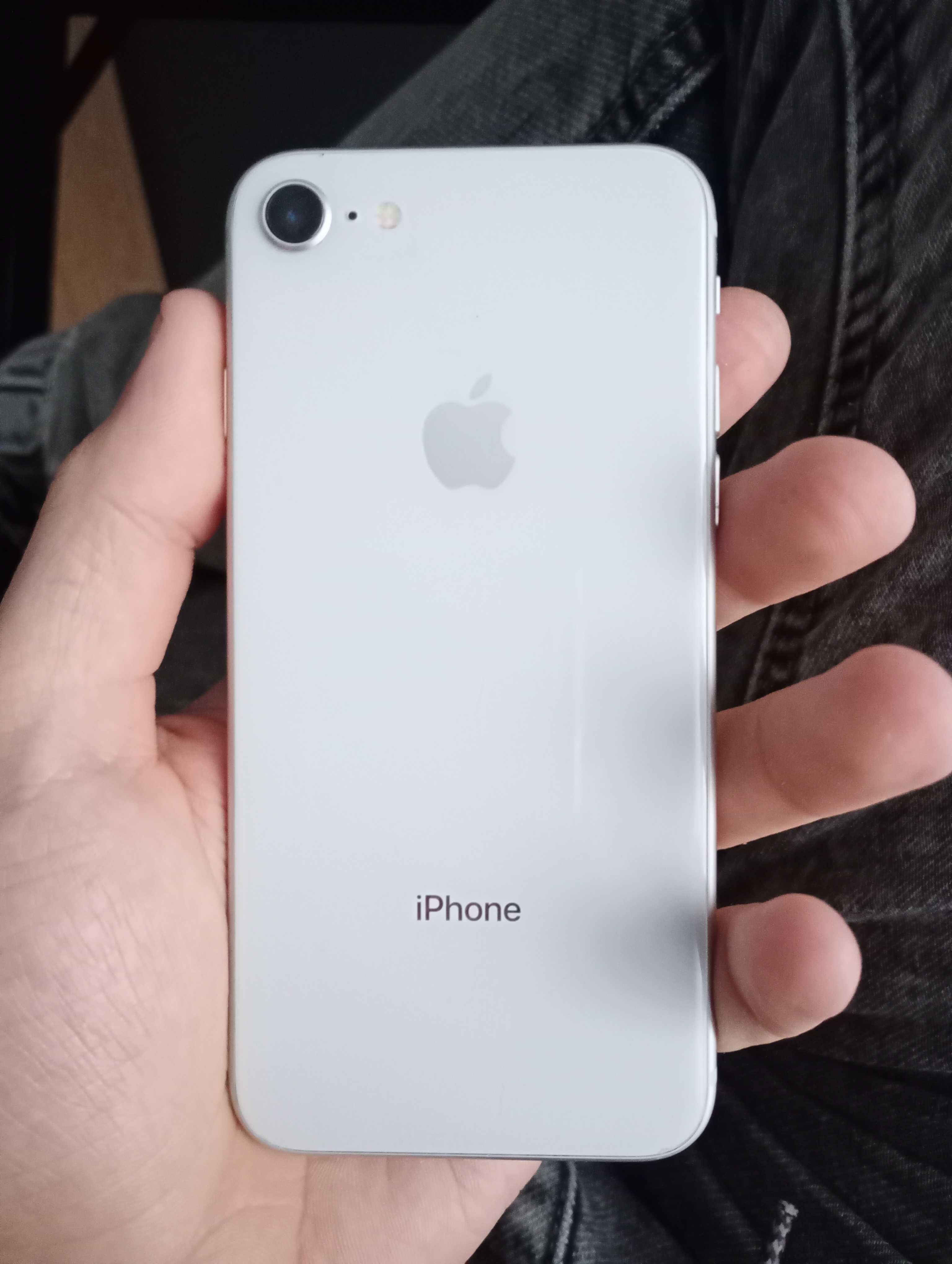 IPhone 8 256 GB pęknięty