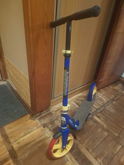 Продам дитячій самокат