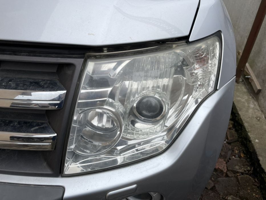 Розборка запчастини бампер фара капот крило pajero